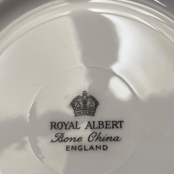 Vintage 1970’s Royal Albert Bone China Cobalt Blue/Gold  Cup/Saucer Regal Serie. - Picture 6 of 14